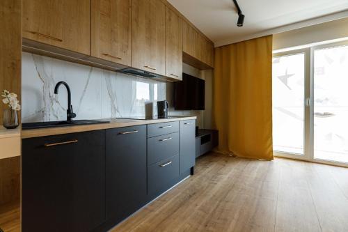 Golden Apartments&kw46
