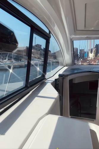 Puissance, Elegance Et Style, Yacht � Deauville