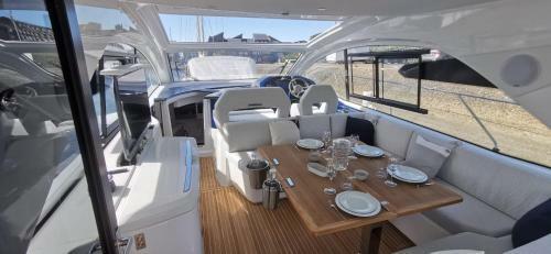 Puissance, Elegance Et Style, Yacht � Deauville