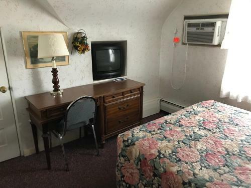 Simmons Motel And Suites