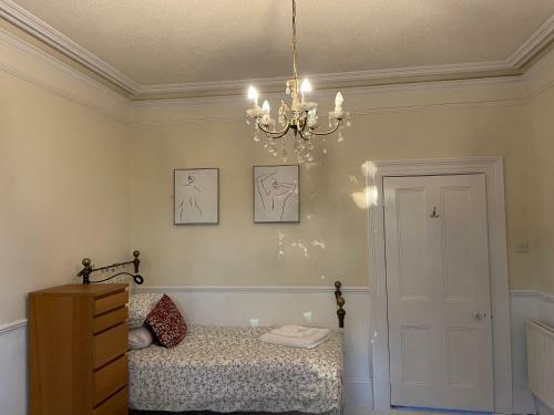 Glorious 6 Bed Detached Victorian Villa By The Sea