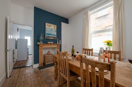Contemporary, Spacious & Central 5b Perfect For Groups