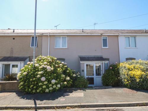 27 Llwyn Gwalch Estate