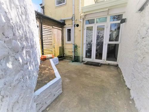 Spacious House In Swansea Town Near Seafront