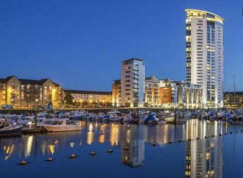 Charming 2-bed Apartment In Swansea