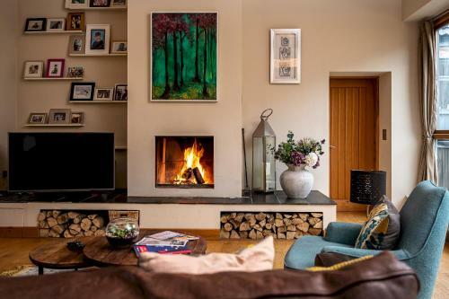 Pass The Keys Stunning Barn Conversion With Hot Tub And Fire Pit