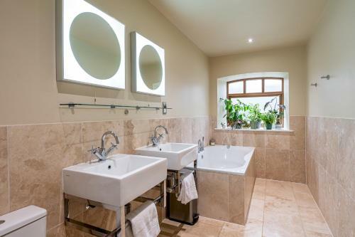 Pass The Keys Stunning Barn Conversion With Hot Tub And Fire Pit