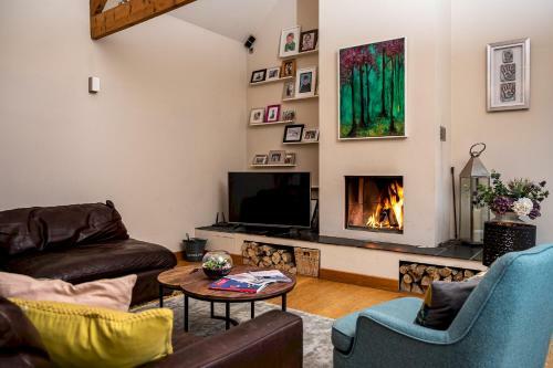 Pass The Keys Stunning Barn Conversion With Hot Tub And Fire Pit