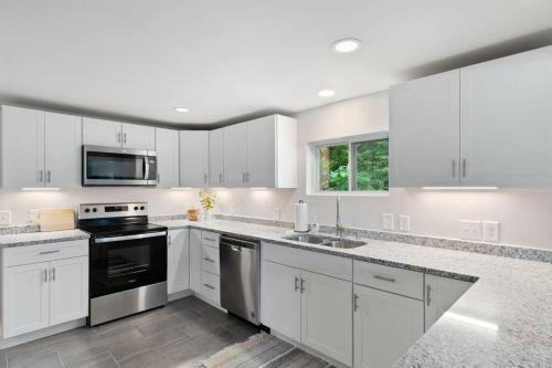 New! Cozy Asheville Cottage!
