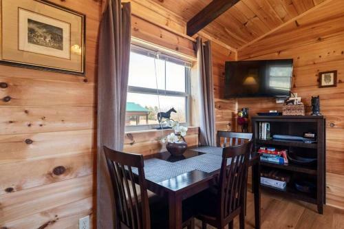 Tiny Cabin 1- Near Tryon Equestrian Center
