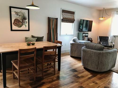 Cottage By The Sea: Pagnotto Shellback House