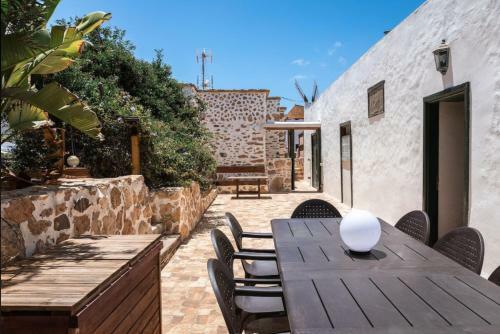 Hist�rica Villa Con Molino De Viento