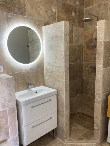 Apartamento Charmant Studio Dans Villa - Parking - Jardin