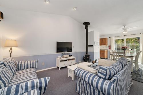 Coral Cottage Mca 832