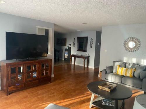 Cheerful 3 Bedroom Large Kitchen Cul De Sac
