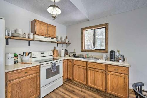 Luxurious Cabin By Ski & Lake W/ Community Pool