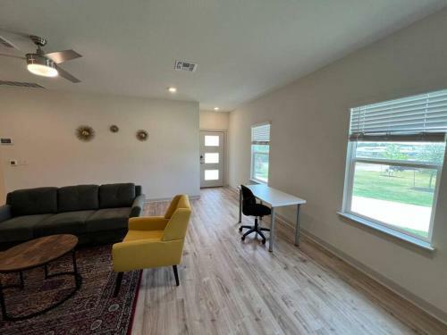 Modern 4b/2b Home In Austin