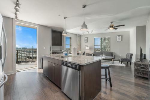 Bright Chic 2 Bedroom Apartment By Stay Gia