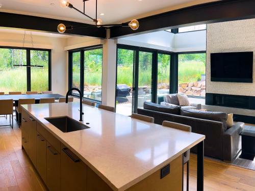 Modern Mountain Retreat