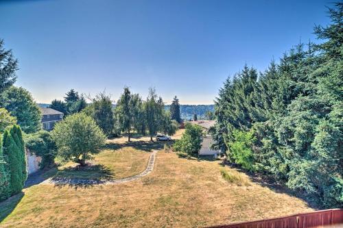 Bellevue Craftsman Home With Deck And Fire Pit!