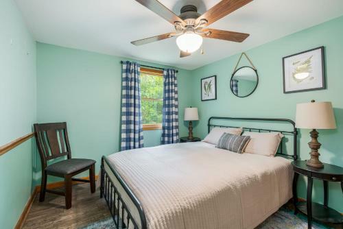 Lakefront Cottage W Fire Pit Grill Wifi & Deck