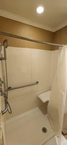 Hotel Essence Collection Staten Island
