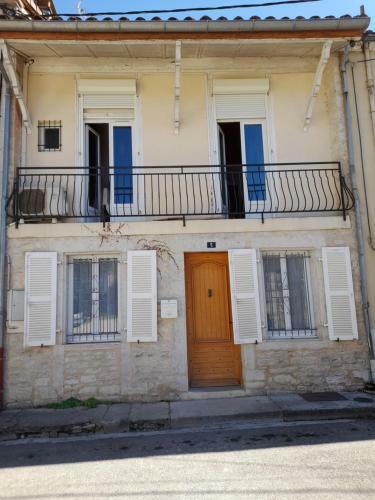 Maison De Village Avec Cour Int�rieure Et Terrasse