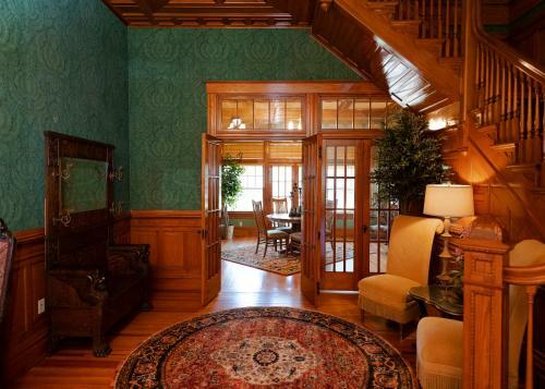 Posada Captain Henderson House