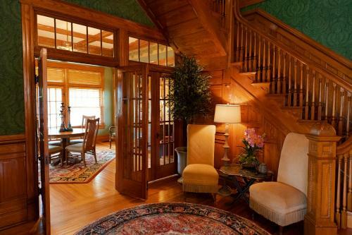 Posada Captain Henderson House