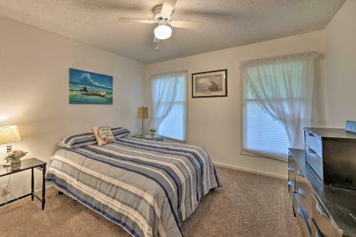 Central Hot Springs Village Retreat With Deck!