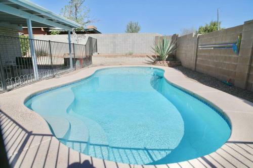 Tucson 4 Bedroom W/pool, Privacy, Mountain View