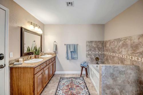 Vacation Condo W Pool Games & Golf Course