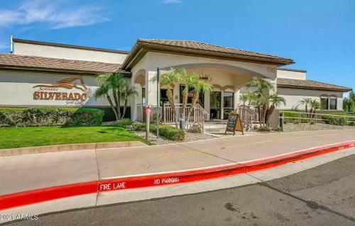 Vacation Condo W Pool Games & Golf Course