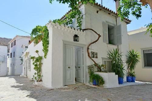 Hydra Luxury Getaway - Maria's Cozy Home