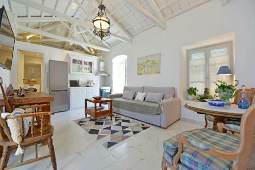 Hydra Luxury Getaway - Maria's Cozy Home