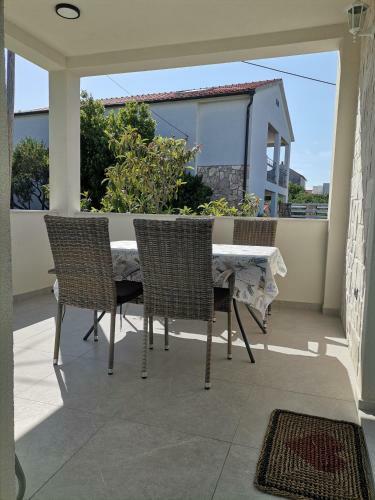 Cosy Apartment Frane Island Murter