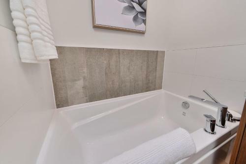 Oak Bay Executive Penthouse