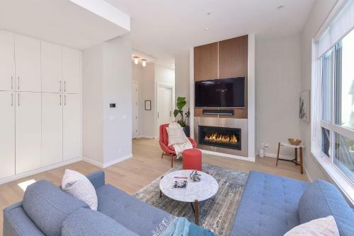 Oak Bay Executive Penthouse