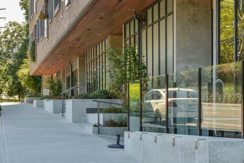 Oak Bay Executive Penthouse