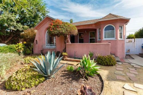 Cheerful 4 Bedroom With Guesthouse