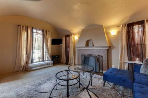 Cheerful 4 Bedroom With Guesthouse