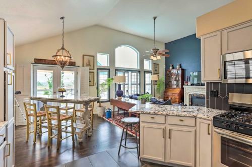 Stunning Henderson Retreat About 14 Mi To Denver!