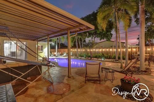 Beautiful 4 Br With Private Heated Pool