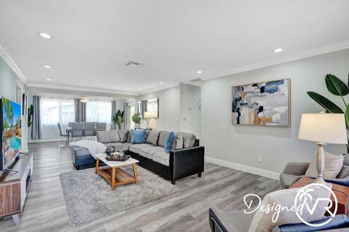 Beautiful 4 Br With Private Heated Pool