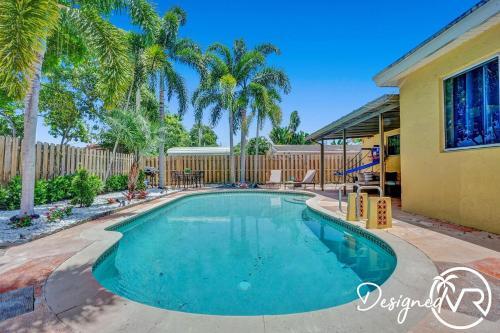Beautiful 4 Br With Private Heated Pool