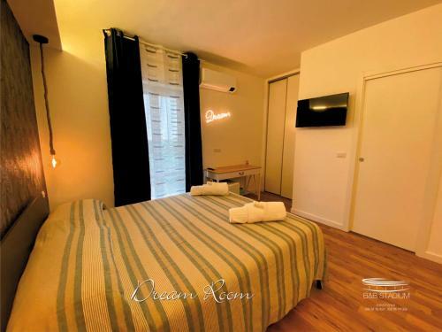 B&B Stadium Room & Suite
