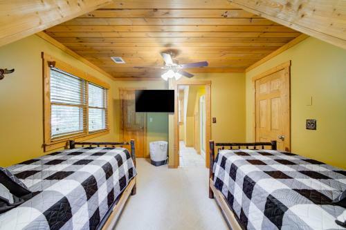 Social Tides Cabin