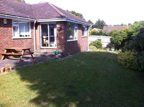 Spacious Village Retreat Near Brighton