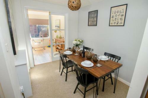 The Beeches - Family Friendly Home