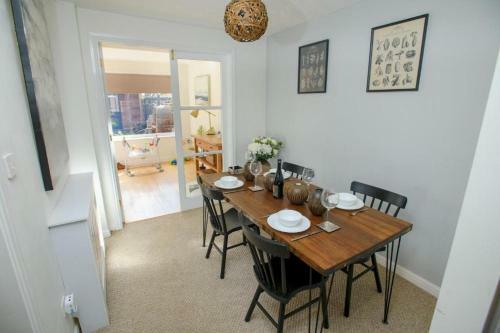 The Beeches - Family Friendly Home